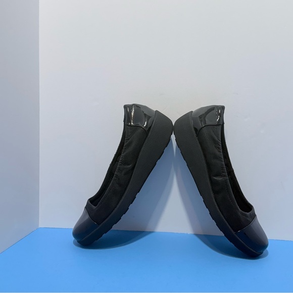 Easy Spirit Black Women's Flats - Picture 8 of 14